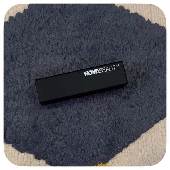 NOVABEAUTY PERFECT POUT MOISTURIZING MINI MATTE LIPSTICK - ATTACHED 1.5G - Picture 2 of 2